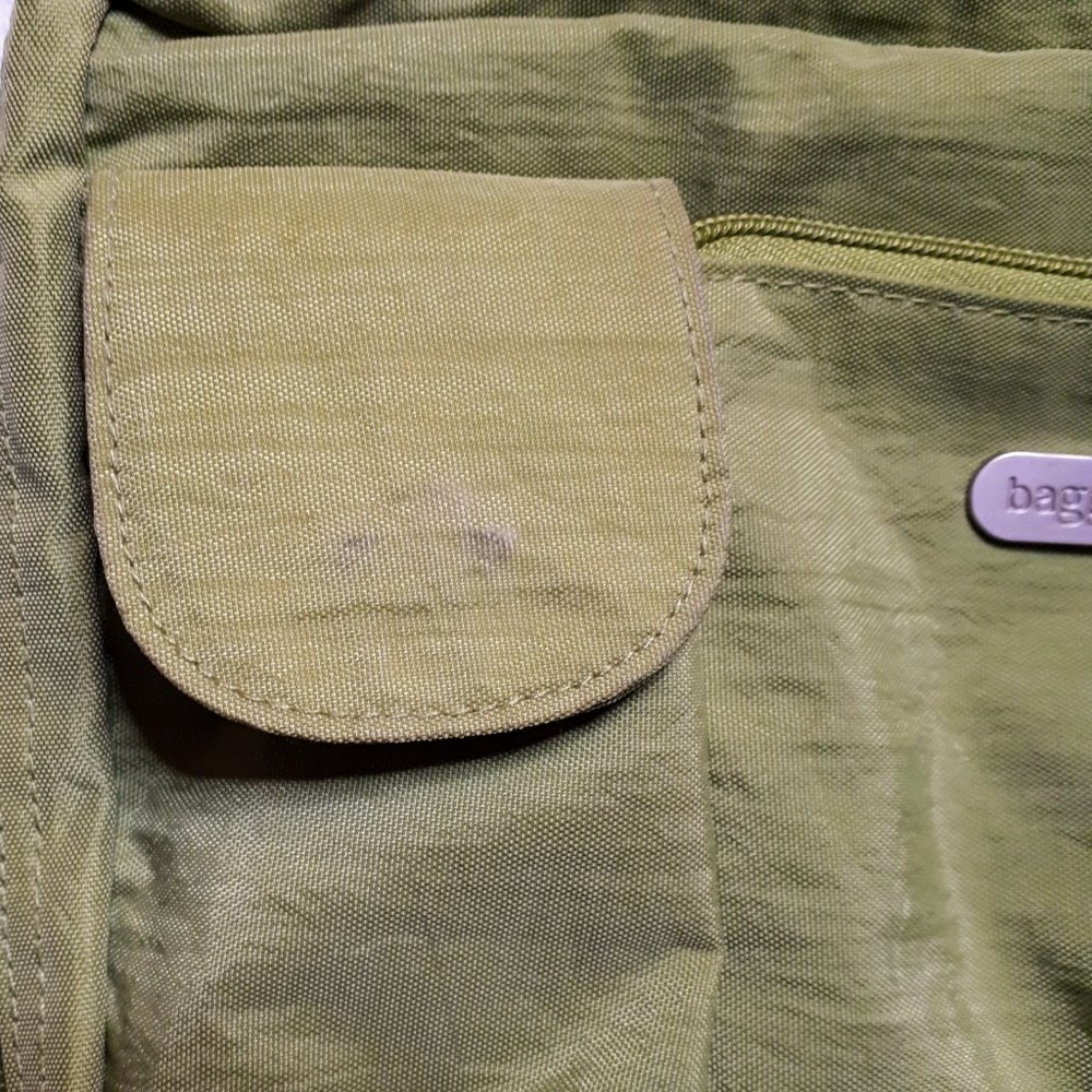 Baggallini Multi-Pocket Nylon Convertible Bagg - Picture 4 of 12